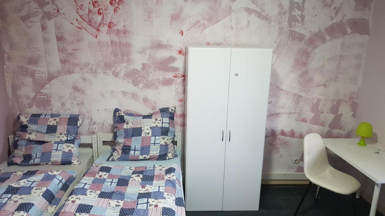 Handwerker Unterkunft Monteurzimmer Mit Gemeinschaftsbad In Brebach Saarbrücken Exteriör bild